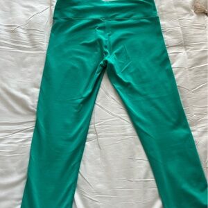 Fabletics turquoise leggings cropped
